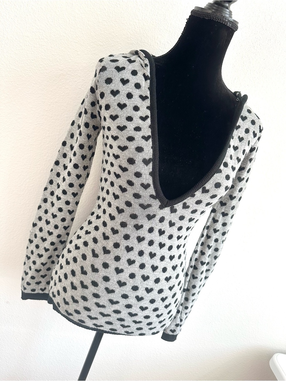 WETSEAL HEART SWEATER